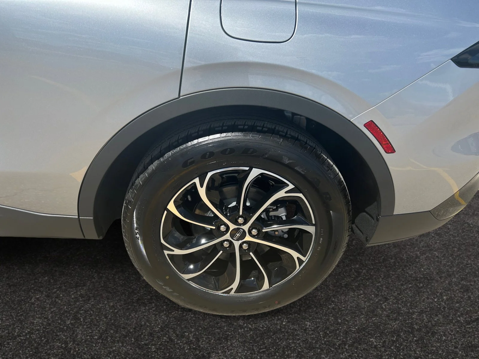 New 2026 Silver Radiance Metallic Clearcoat Lincoln Premiere image 9