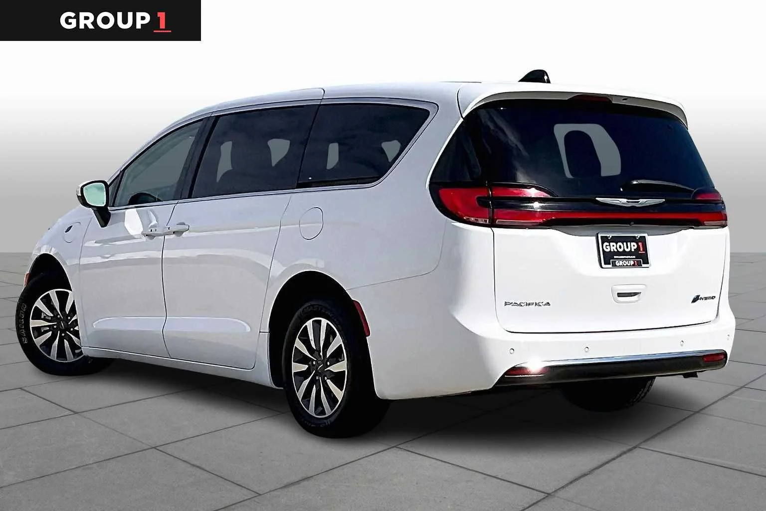 2023 Chrysler Pacifica Hybrid Touring L Hybrid's photo