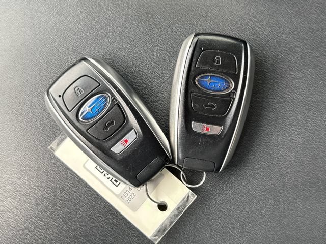 Used 2022 Crystal White Pearl Subaru Limited image 31