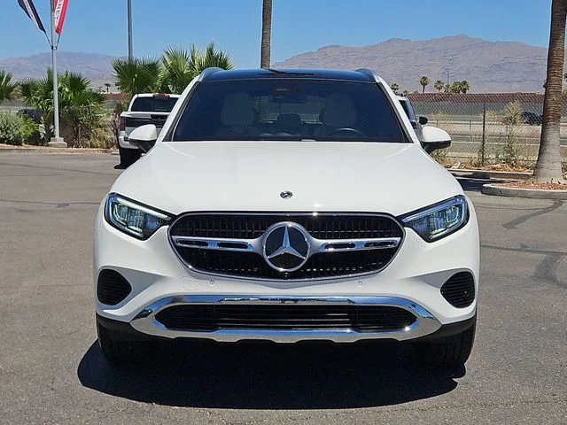 Used 2024  Mercedes-Benz GLC 300 image 4