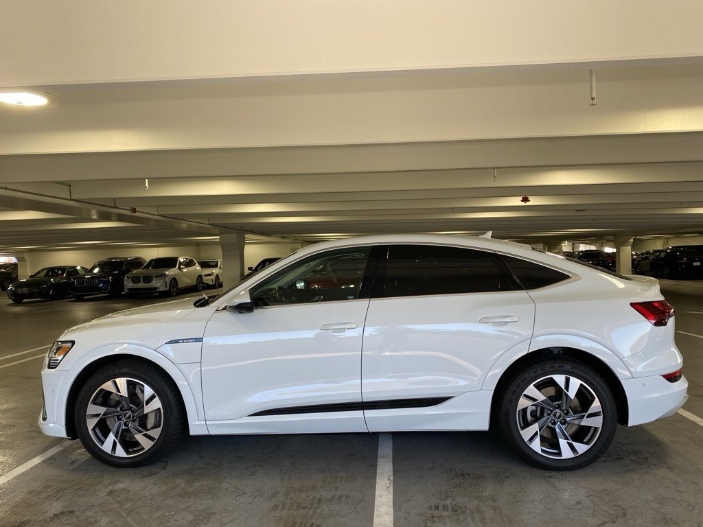 2022 Audi e-tron Sportback S line Prestige photo 2