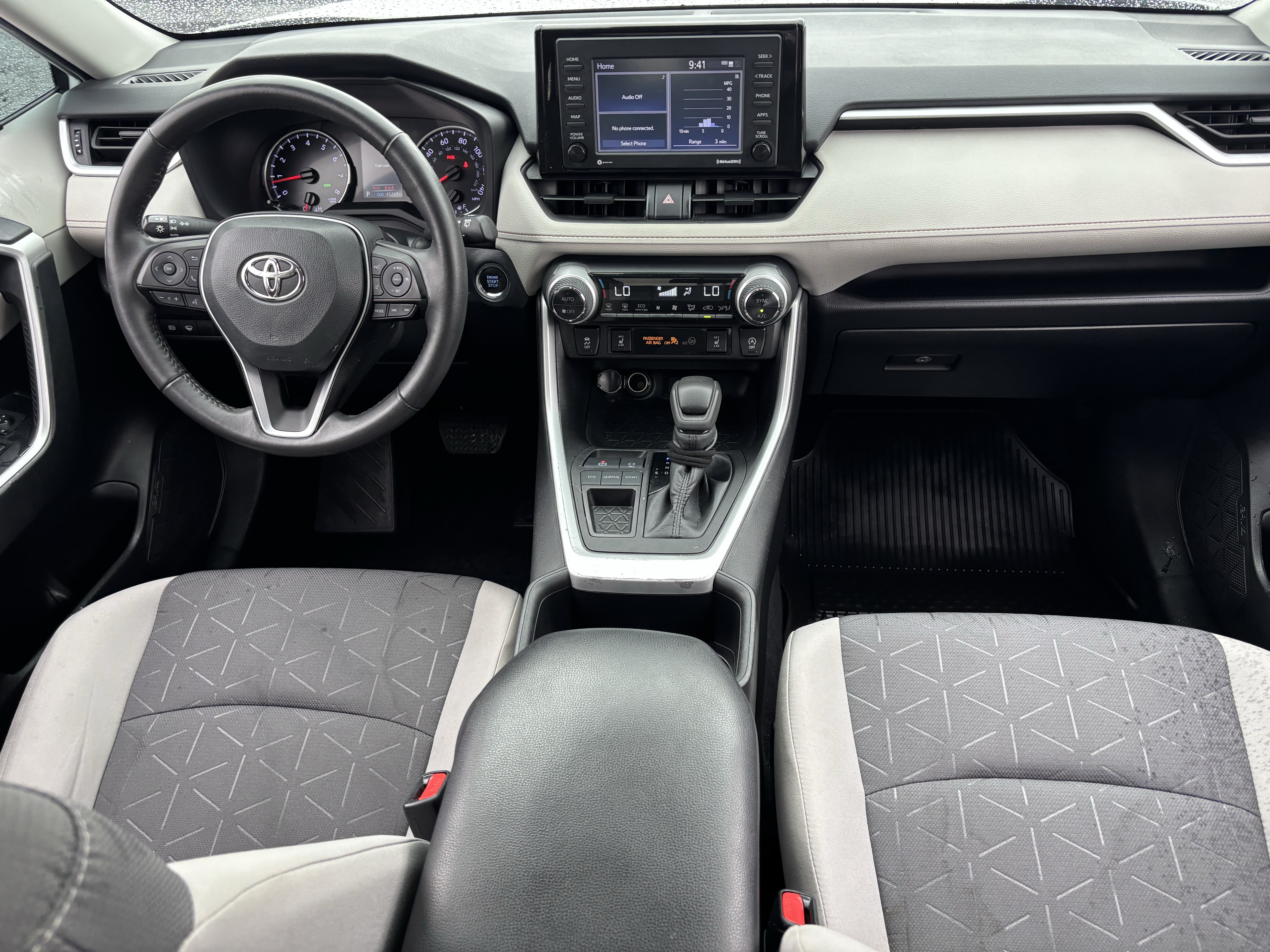 Used 2022 White Toyota XLE image 13
