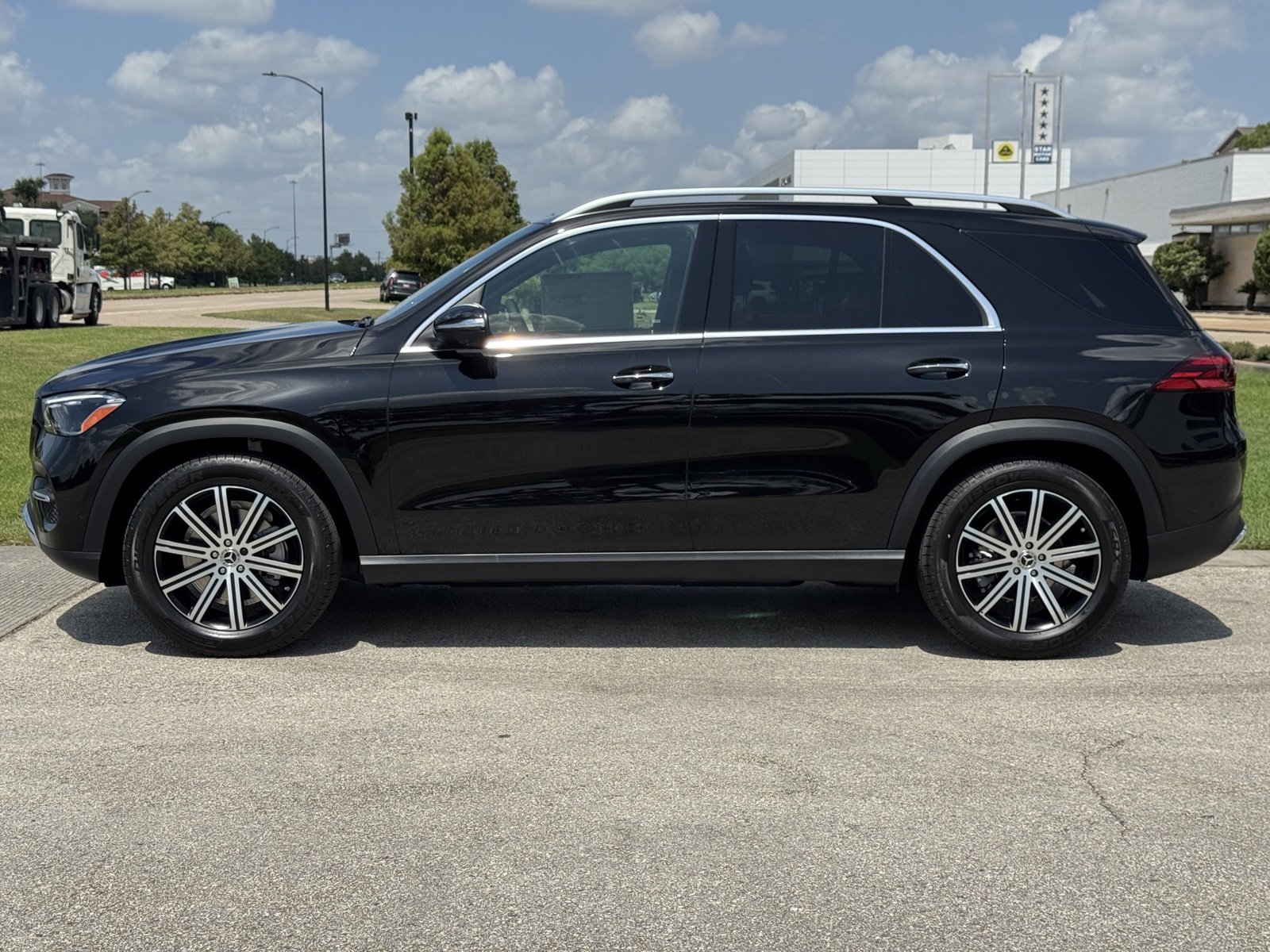 New 2026 Obsidian Black Metallic Mercedes-Benz GLE 350 image 29