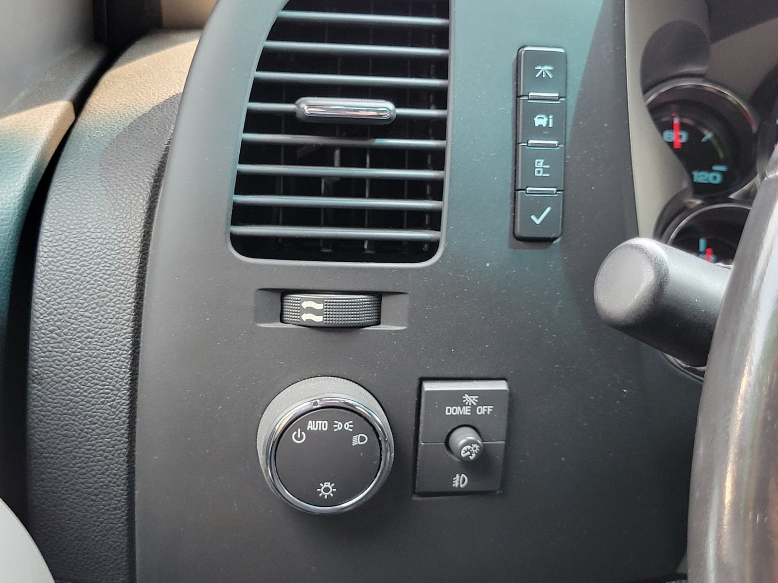 Used 2013 White GMC SLE image 15
