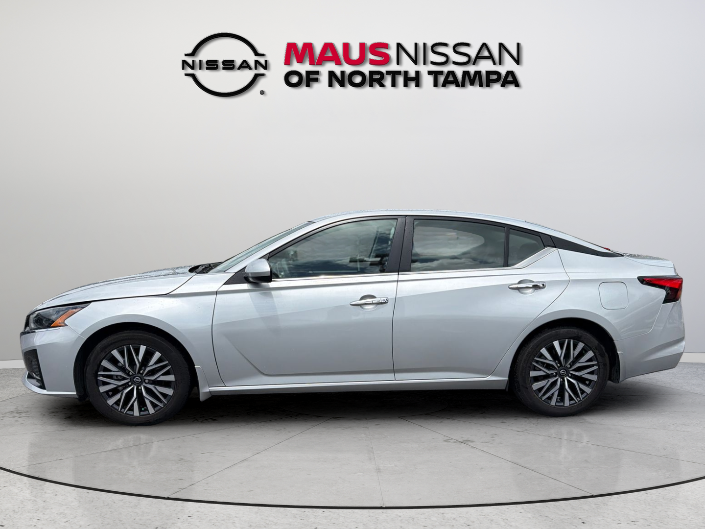 Certified Used 2023 Silver Nissan 2.5 SV image 5