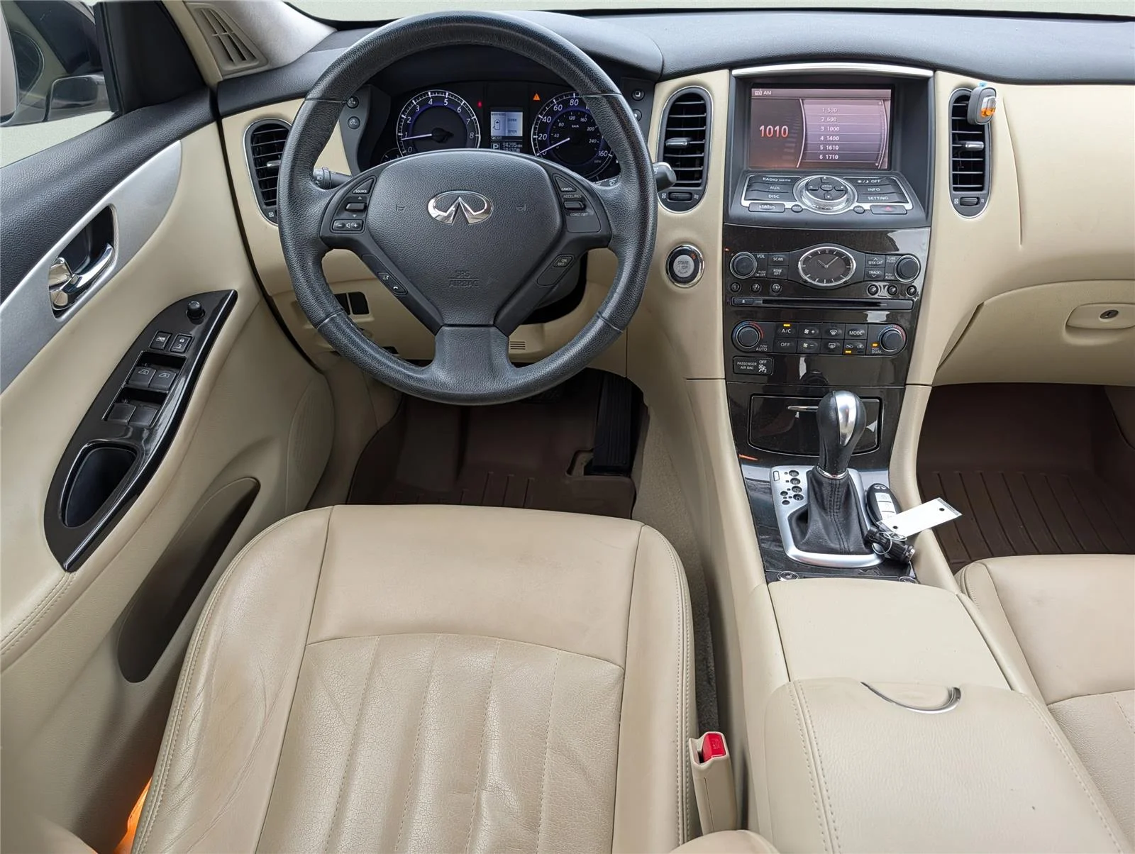 Used 2017 Majestic White INFINITI RWD image 23