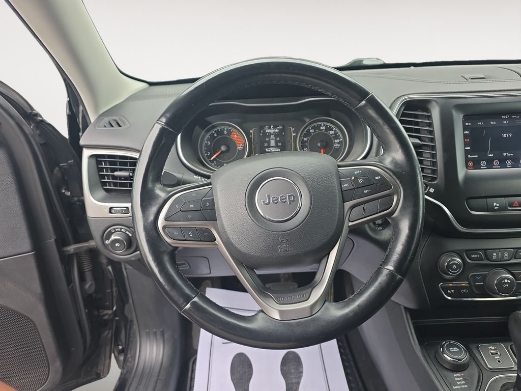Used 2020 Black Jeep Latitude Plus image 12
