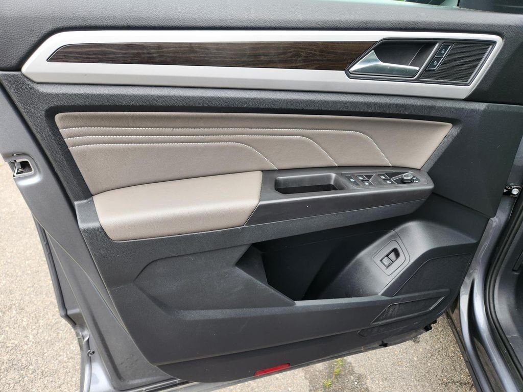 2023 Volkswagen Atlas SE w/Tech - Photo 11