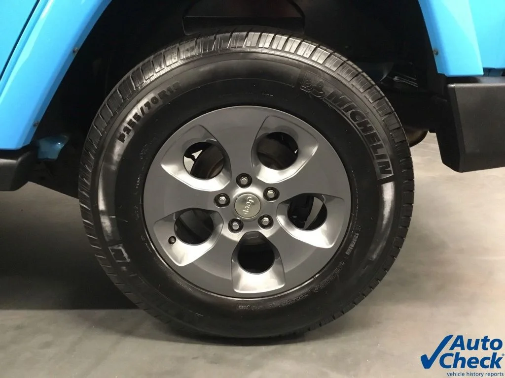 Used 2018 Blue Jeep Unlimited Sahara image 19