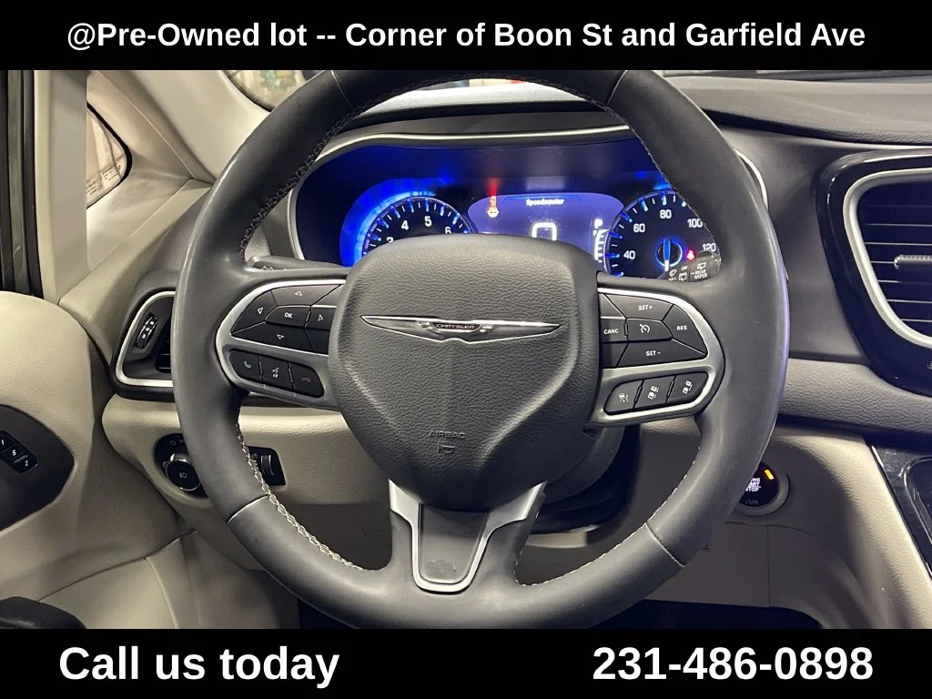 Used 2022 White Chrysler Touring L image 20