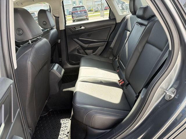 Used 2019  Volkswagen S image 24