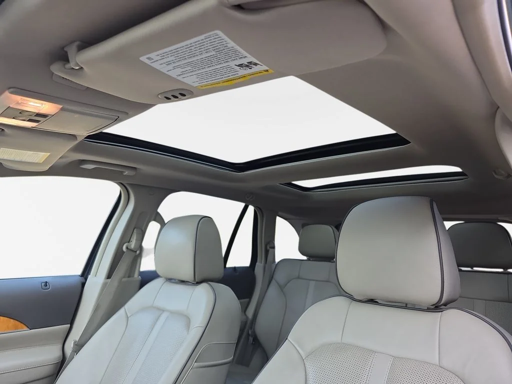 Used 2014 Smoked Quartz Metallic Tinted Clearcoat Lincoln Base image 31