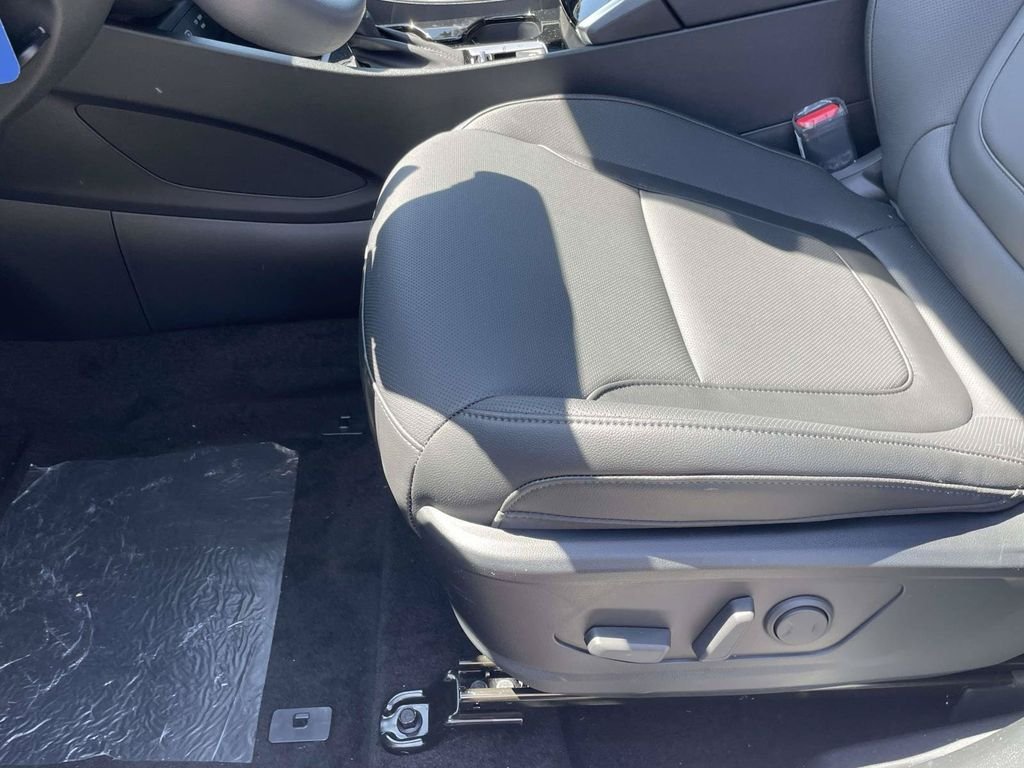New 2026 White Hyundai SEL FWD image 11