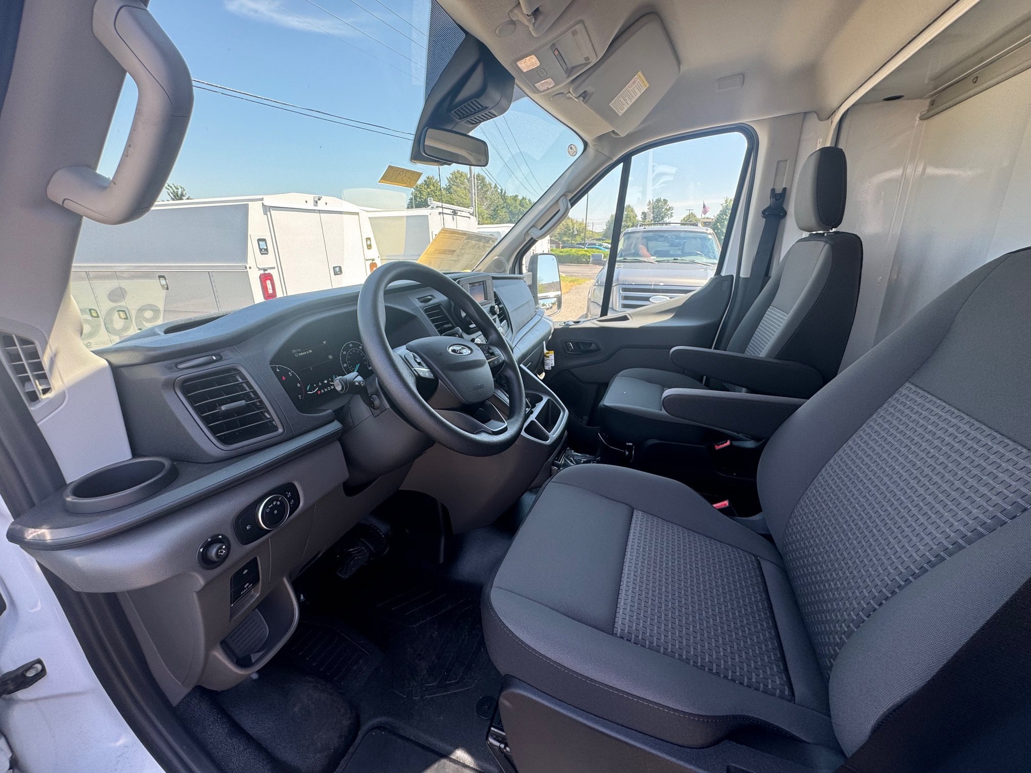 New 2025 Oxford White Ford Cutaway image 2