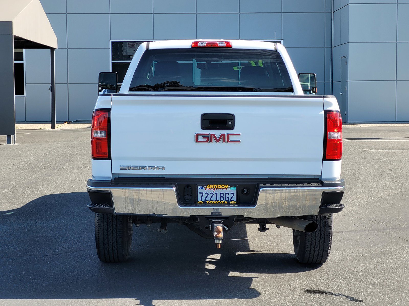 Used 2017 Summit White GMC  image 5