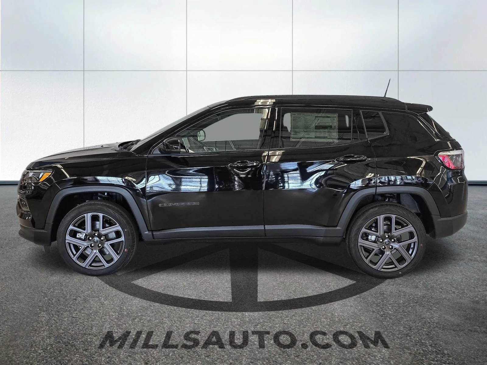 New 2026 Diamond Black Crystal Pearl-Coat Exterior Paint Jeep Limited image 3