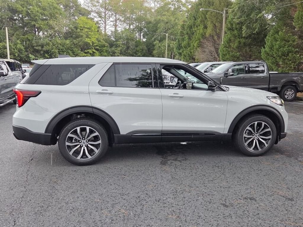 New 2027 Avalanche Gray Ford ST-Line image 18