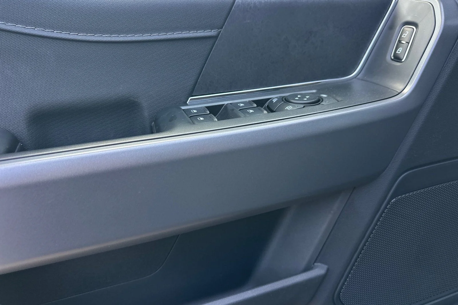 New 2026 Carbonized Gray Metallic Ford XLT image 10