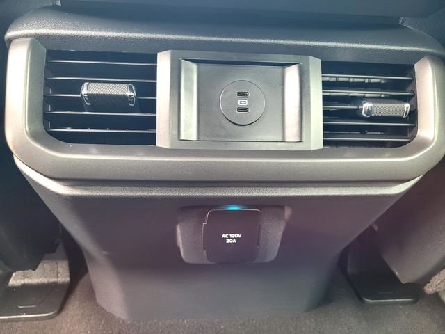 Used 2025  Ford Tremor image 13