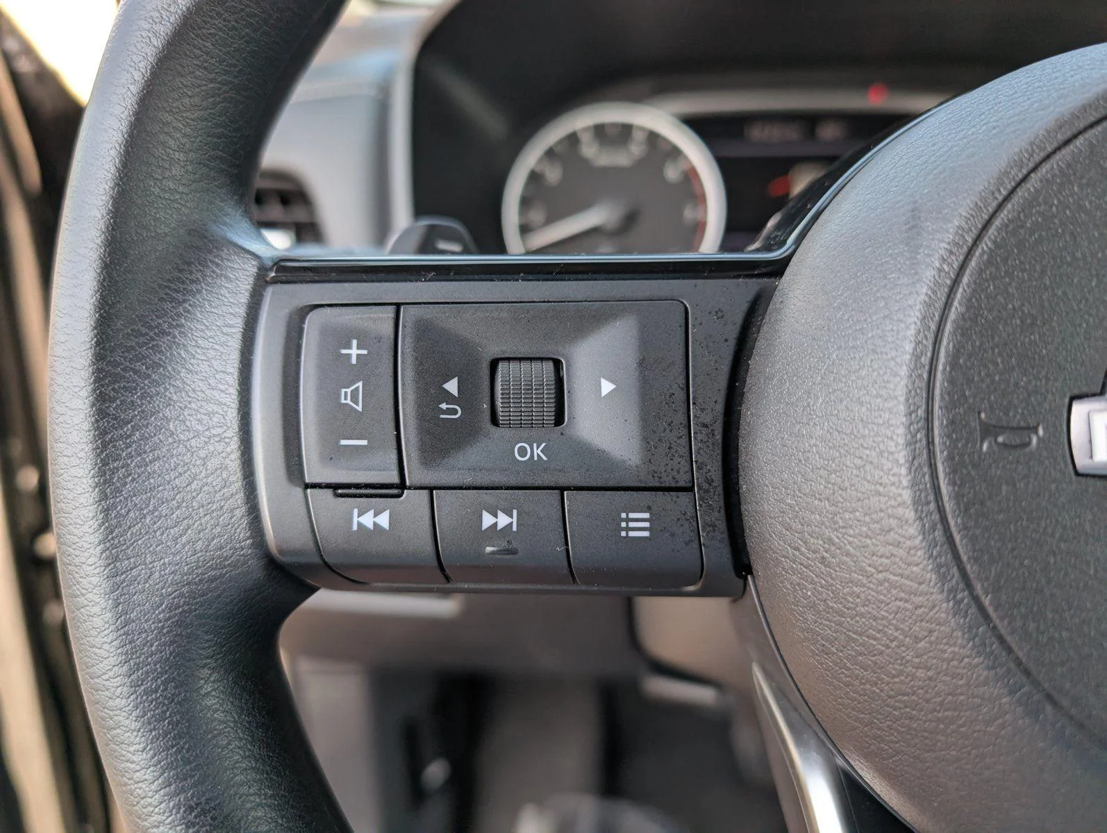 Used 2023 Super Black Nissan SV image 26