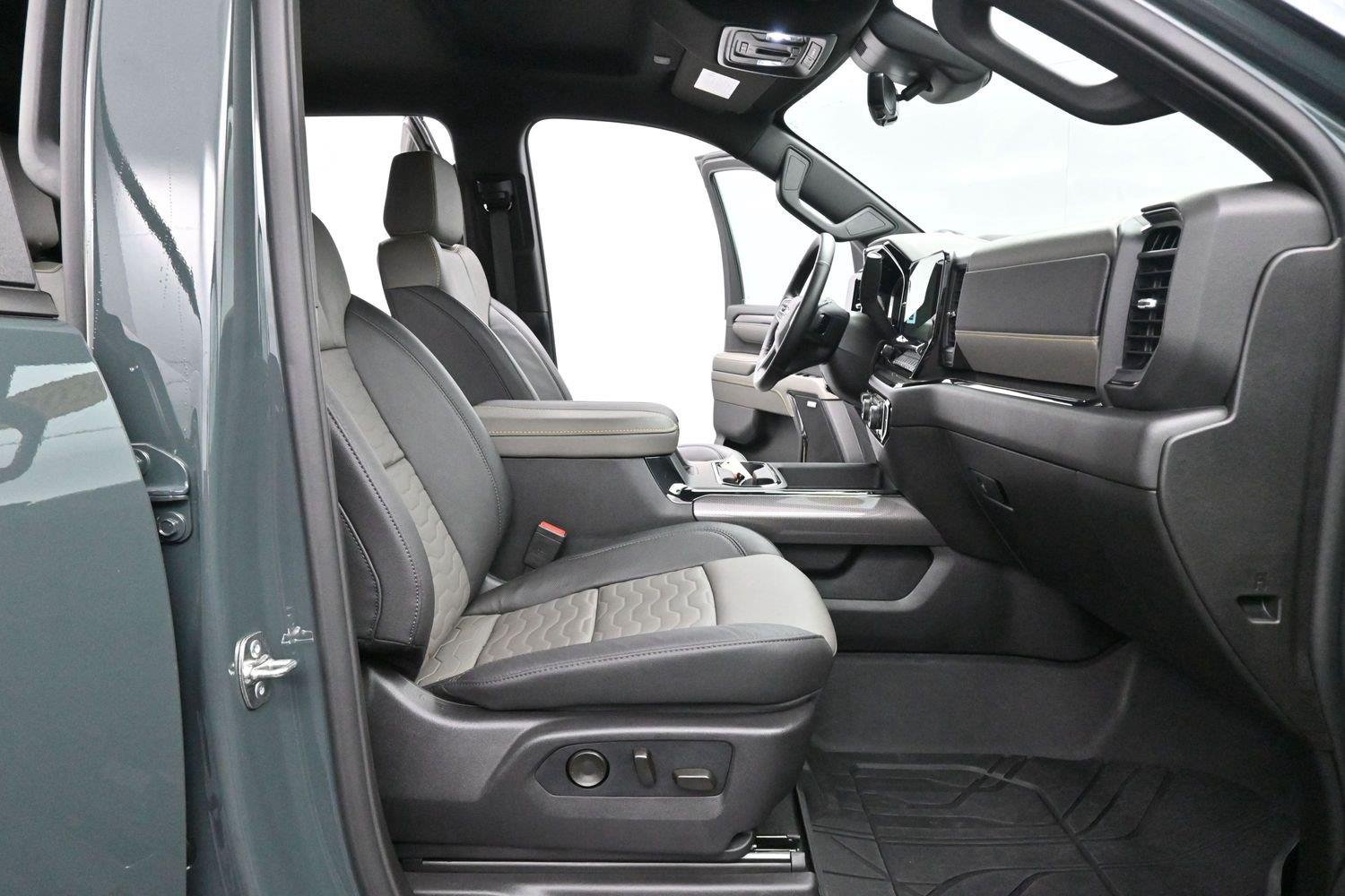 Used 2026 Cypress Gray Chevrolet ZR2 image 31
