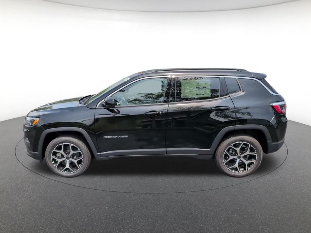 New 2026 Diamond Black Crystal Pearl-Coat Exterior Paint Jeep Limited image 10