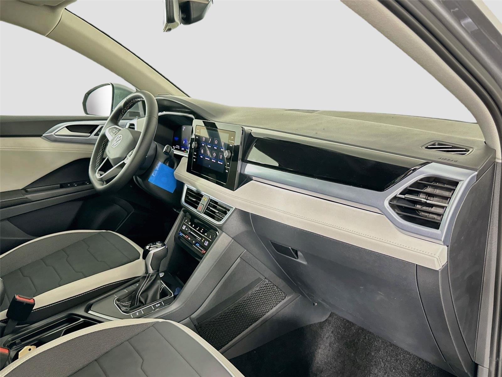 2025 Volkswagen Taos SE - Photo 22