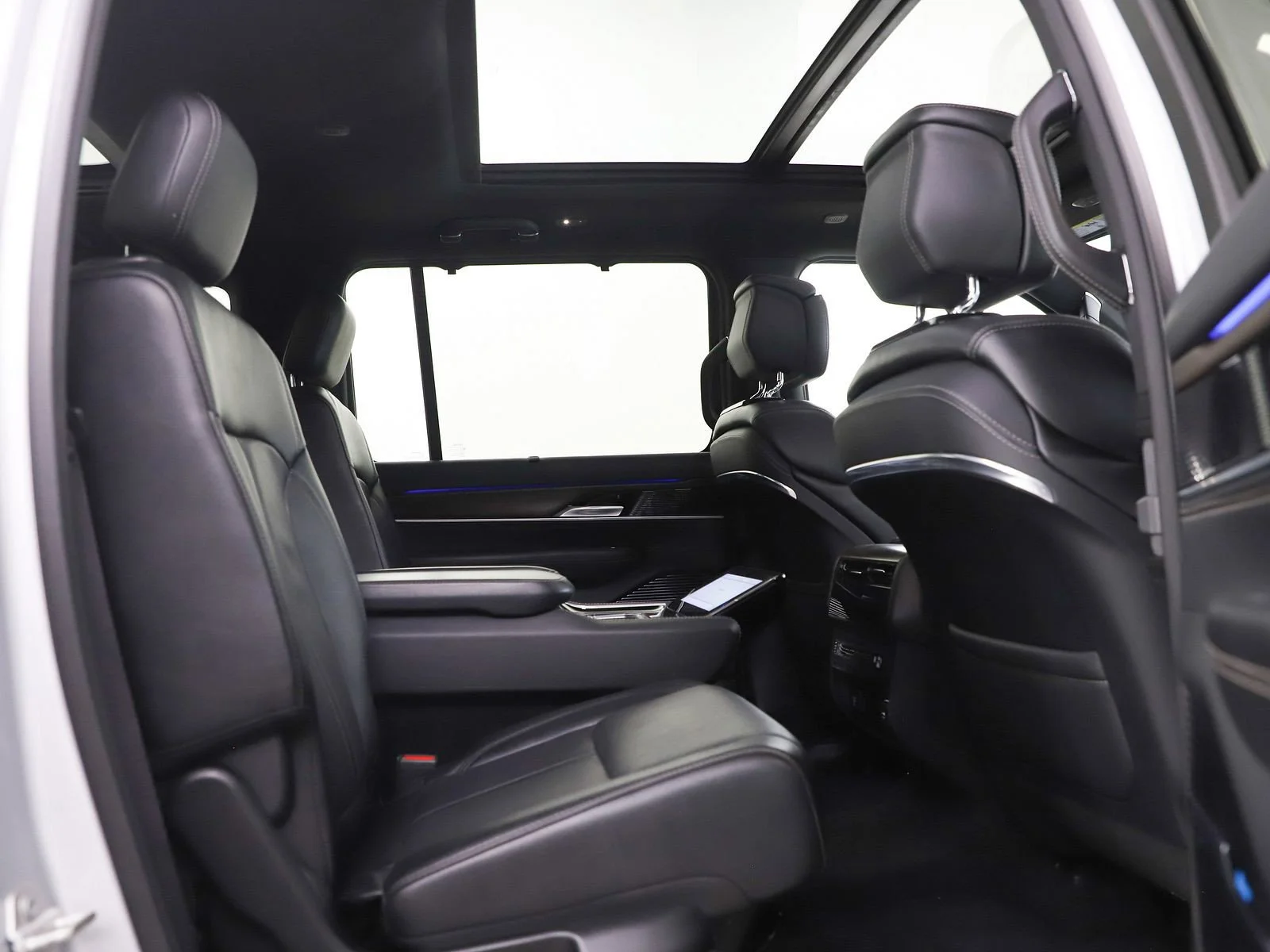 Used 2024 Silver Zynith Jeep  image 13