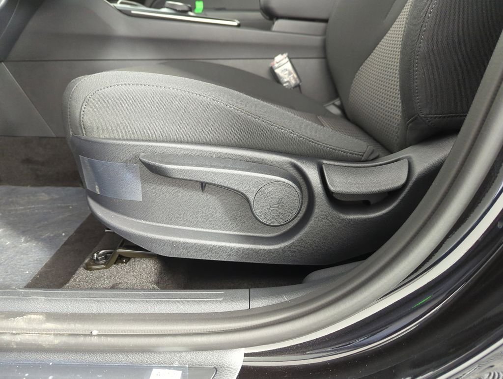 New 2026 Fusion Black Kia LX image 13