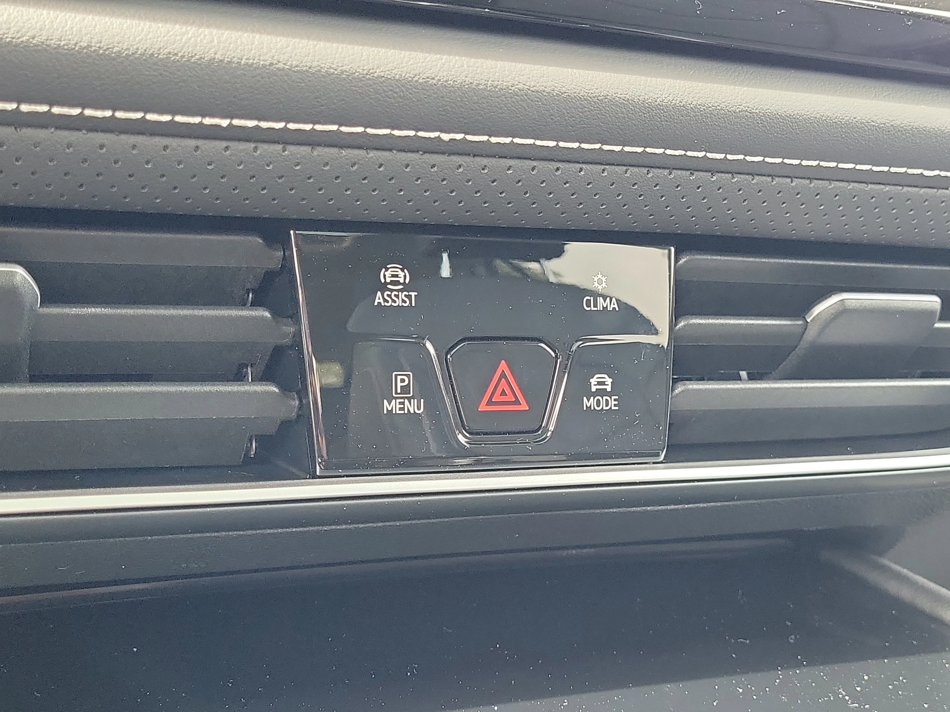 New 2026 White Volkswagen SE w/Technology image 24