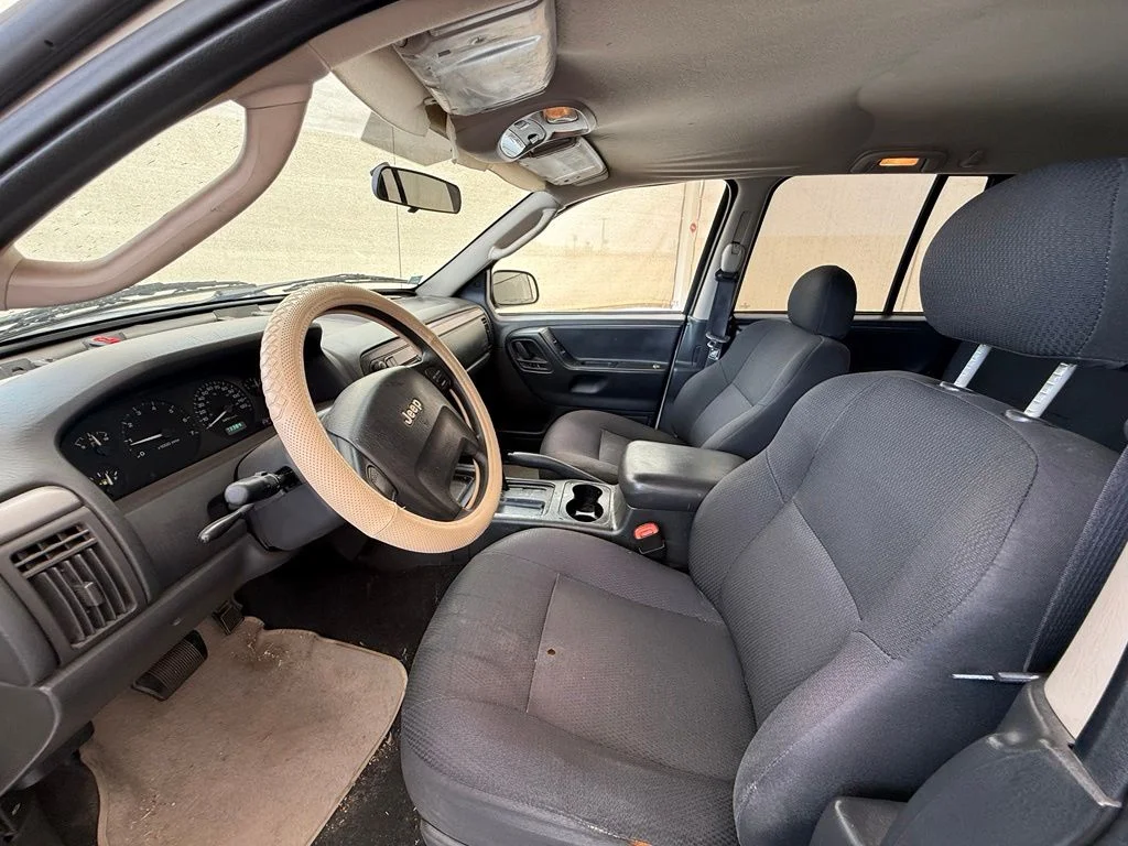 Used 2004 Stone White Jeep Laredo image 12