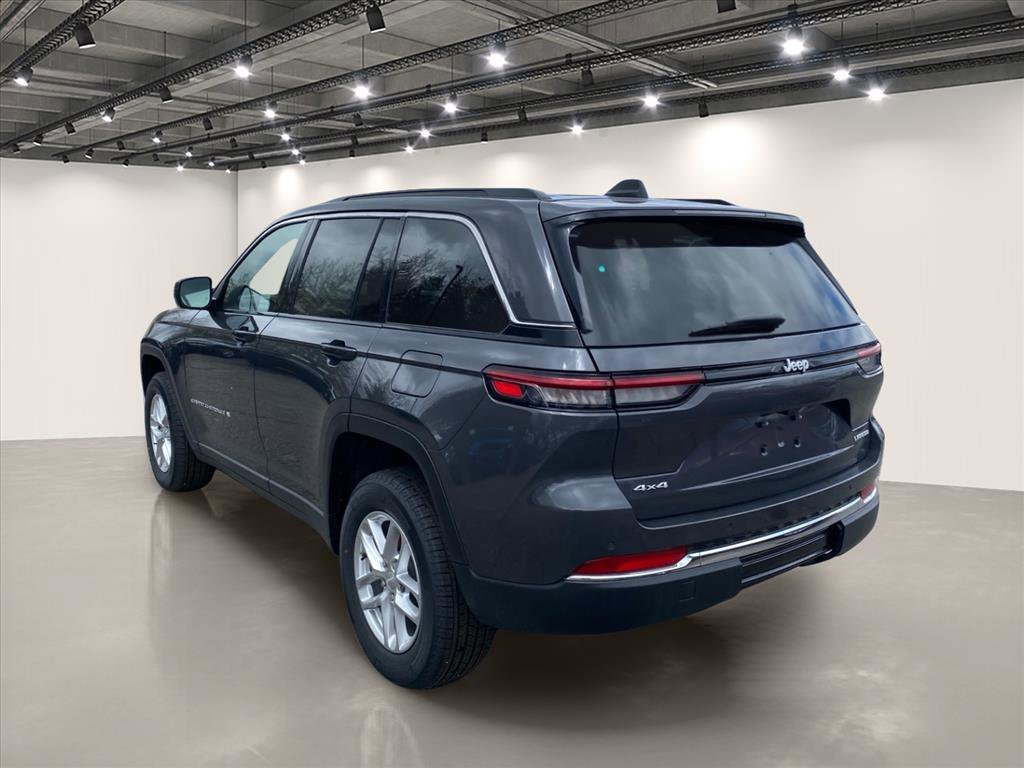 New 2026 Baltic Gray Metallic Clear-Coat Exterior Paint Jeep Laredo X image 3