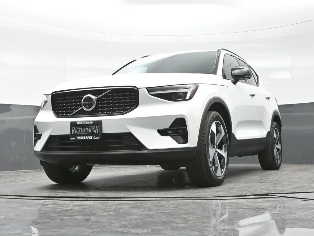 2026 Volvo XC40 Plus - Photo 10