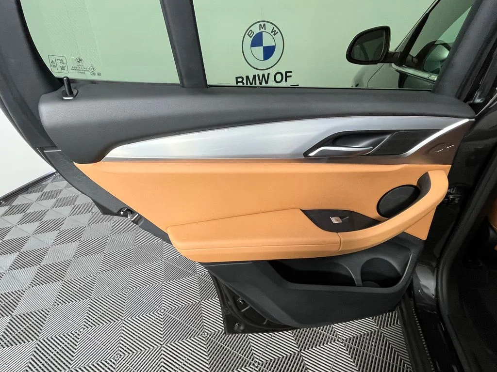 Used 2024 Gray BMW xDrive30i image 24