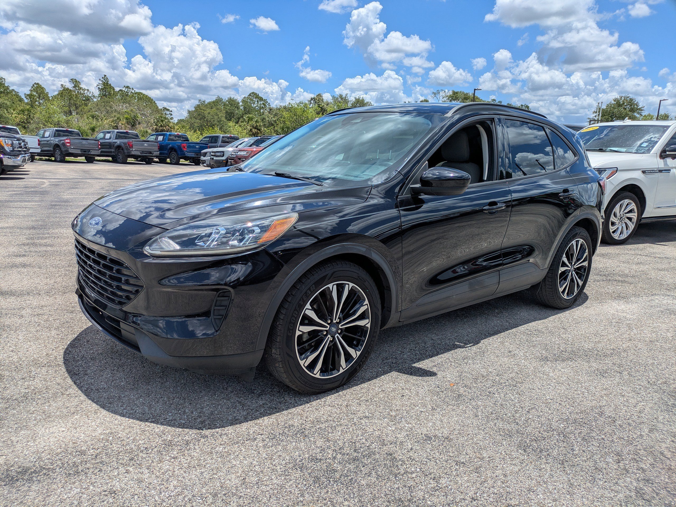 Used 2022  Ford SE image 8