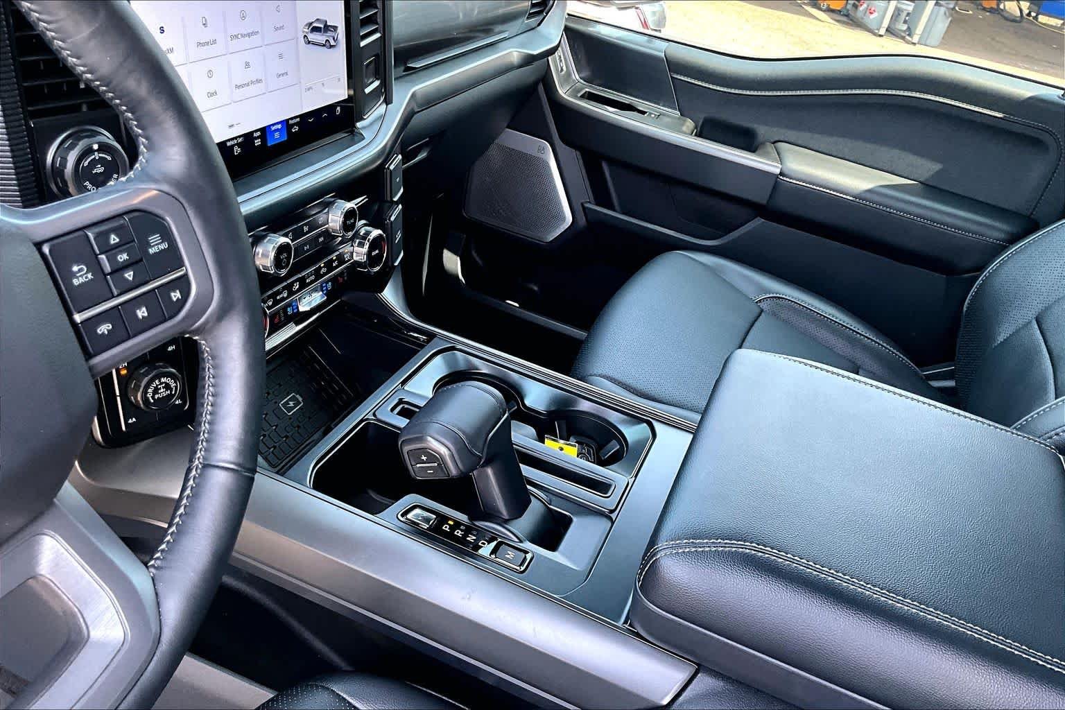 Used 2024 Agate Black Metallic Ford LARIAT image 19