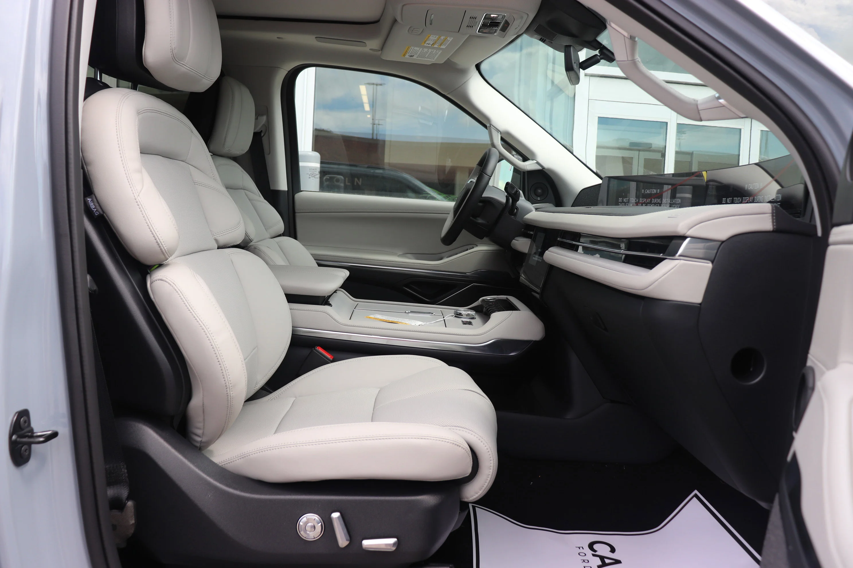 New 2026 GRAY MIST METALLIC TRI-COAT Lincoln Reserve image 9