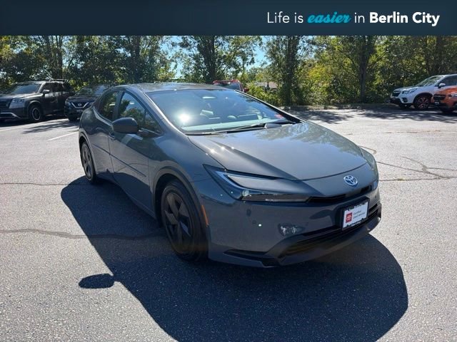 Certified Used 2027 01m2 Toyota LE image 1