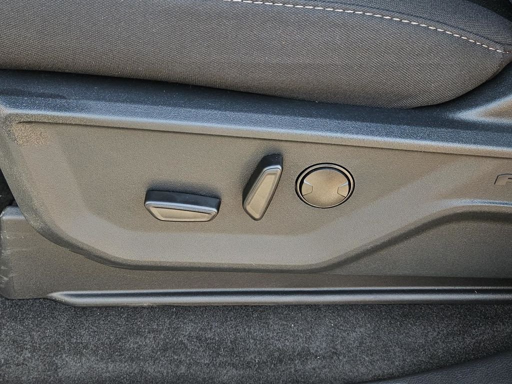 New 2026 Carbonized Gray Metallic Ford XLT image 15