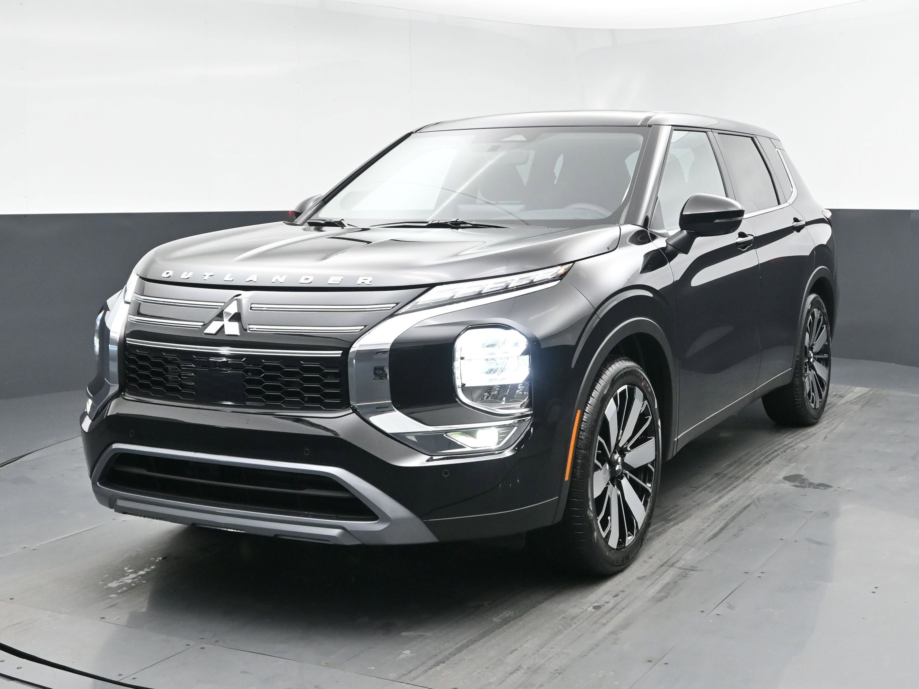 New 2026 Labrador Black Pearl Mitsubishi LE image 23