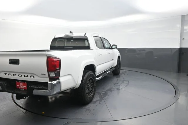 Used 2022 White Toyota SR5 image 14