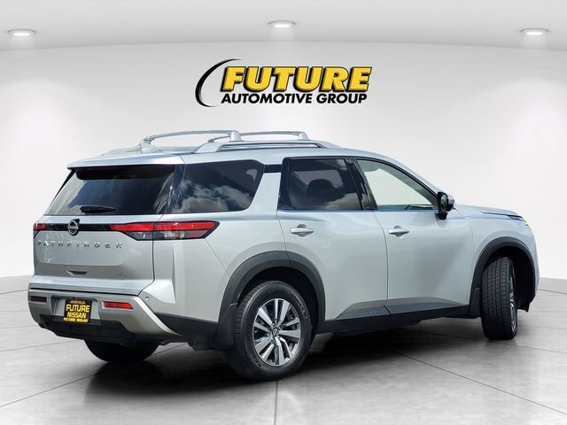 Used 2024 Silver Nissan SL image 4