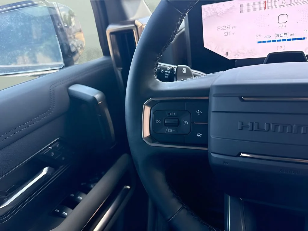 Used 2025 Void Black GMC 2X image 17