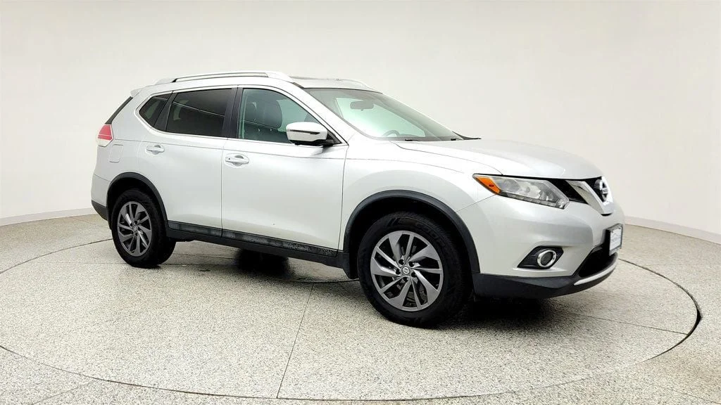 Used 2016 Brilliant Silver Nissan AWD 4dr SL w/ Premium Package & Panoramic Moonroof image 3