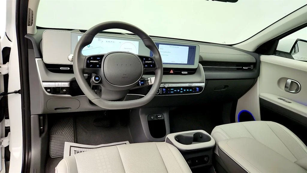 Used 2024 Atlas White Hyundai Limited AWD image 13