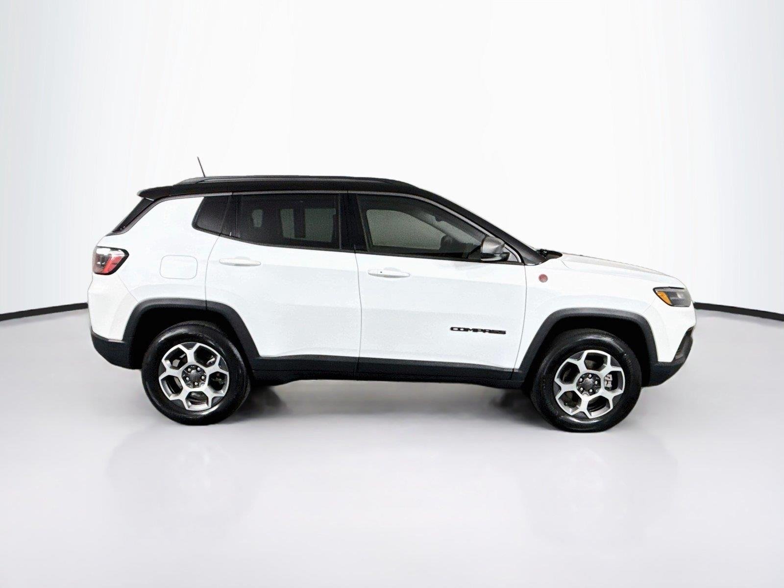 Used 2022 Bright White Clearcoat Jeep Trailhawk image 9