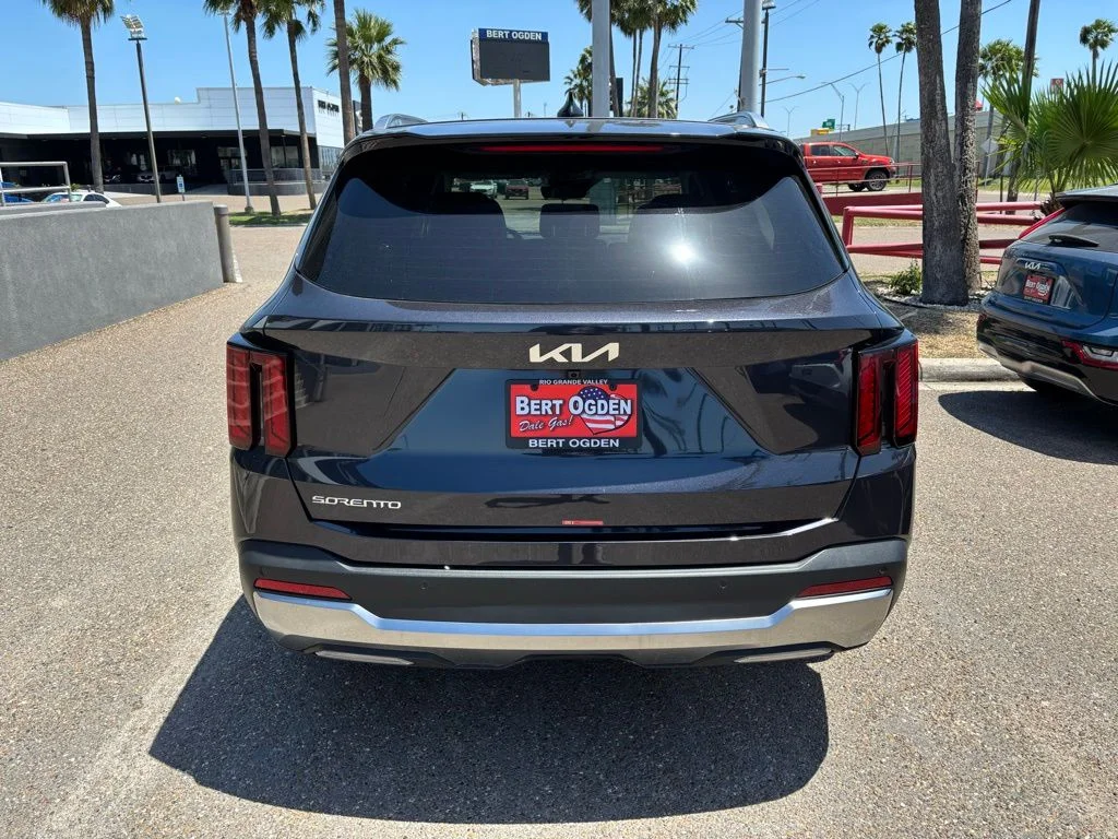 2025 Kia Sorento S - Photo 6