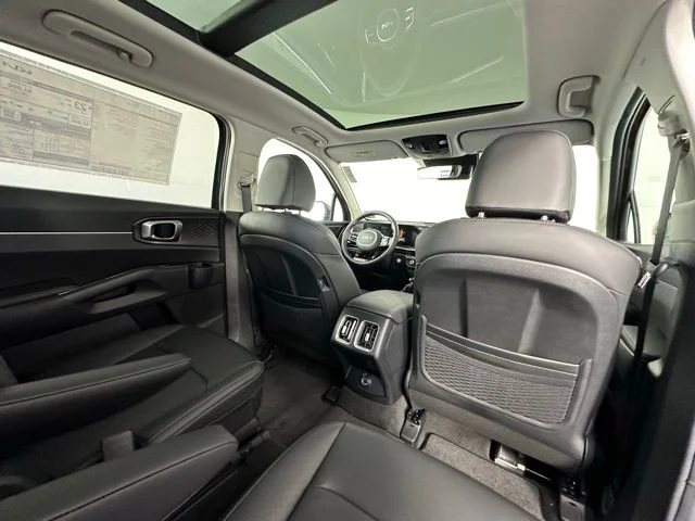 2025 Kia Sorento EX - Photo 27