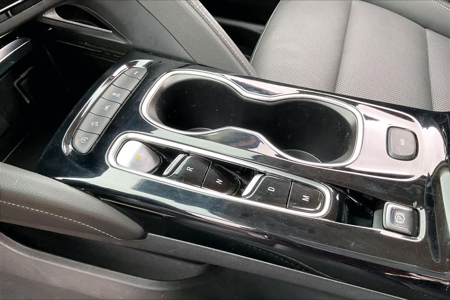 Used 2023 SUMMIT WHITE Buick Essence image 14