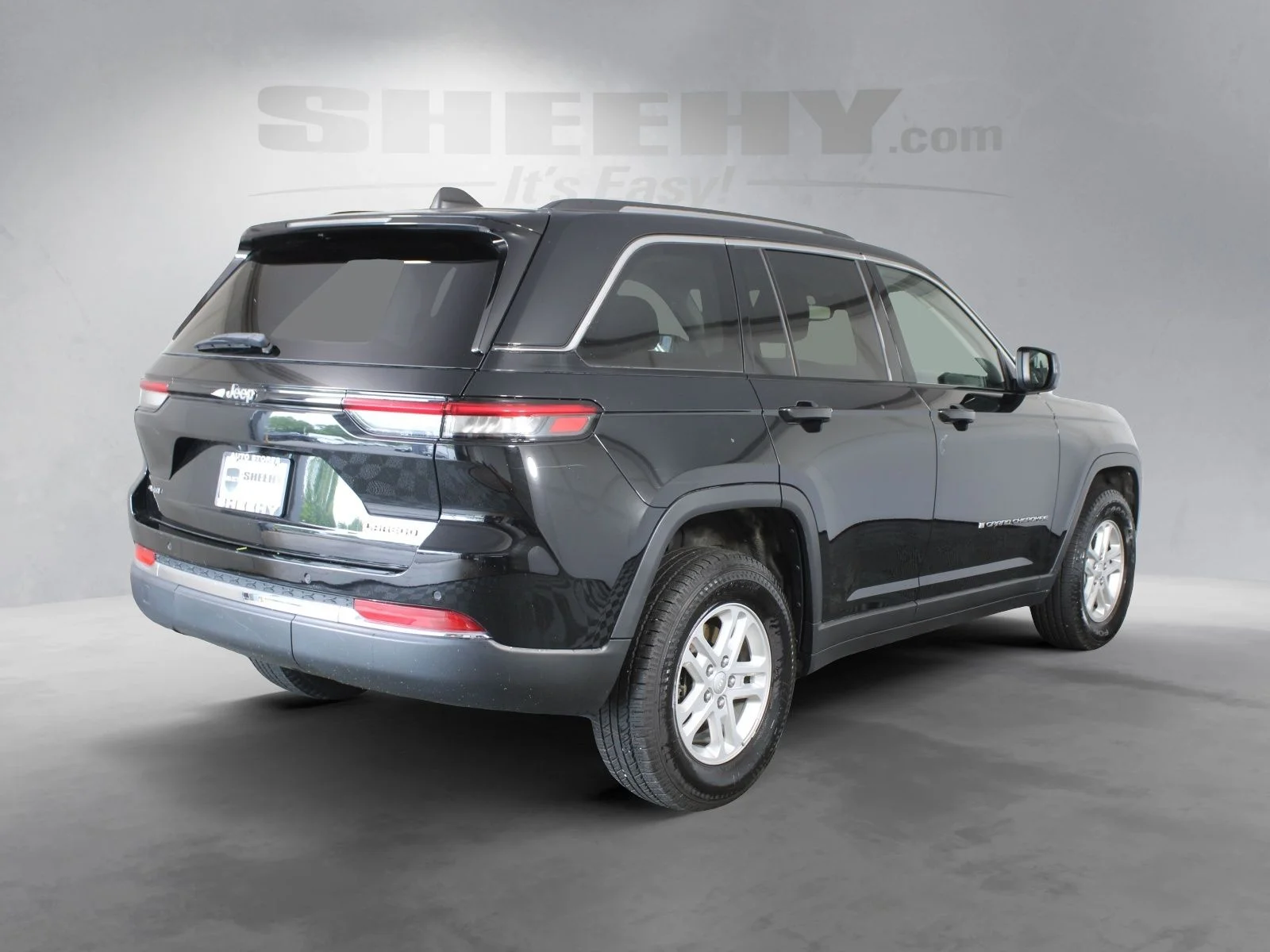 Used 2023 Black Jeep Laredo image 7